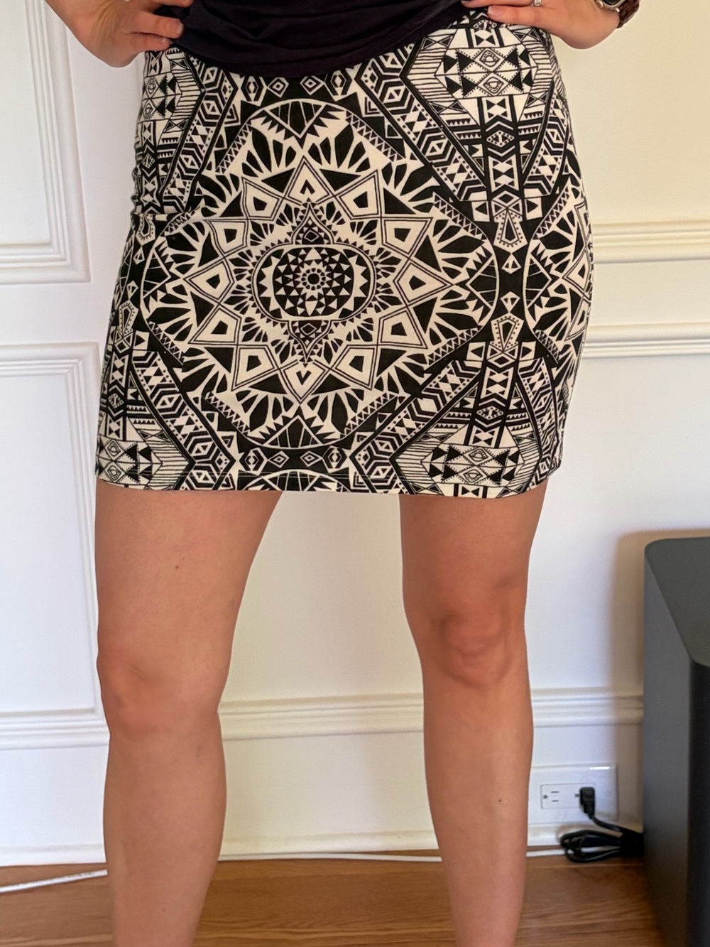 Billabong : Geometric Black and White Mini Skirt or tube top. Size M